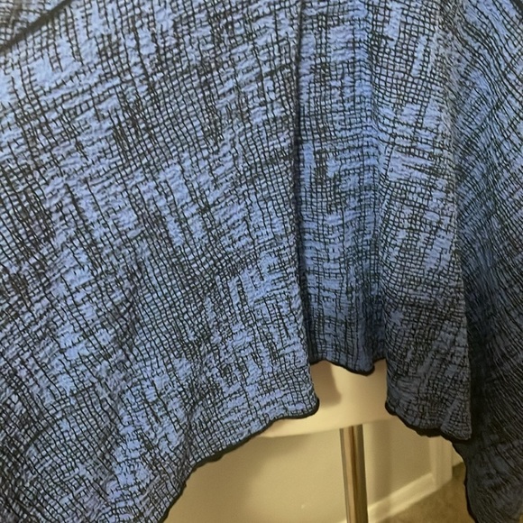 Lagenlook, artsy, asymmetrical tunic. Blue black pattern cowl neck sleeveless. - Picture 2 of 12